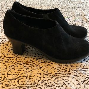 Dansko suede clogs - excellent condition!